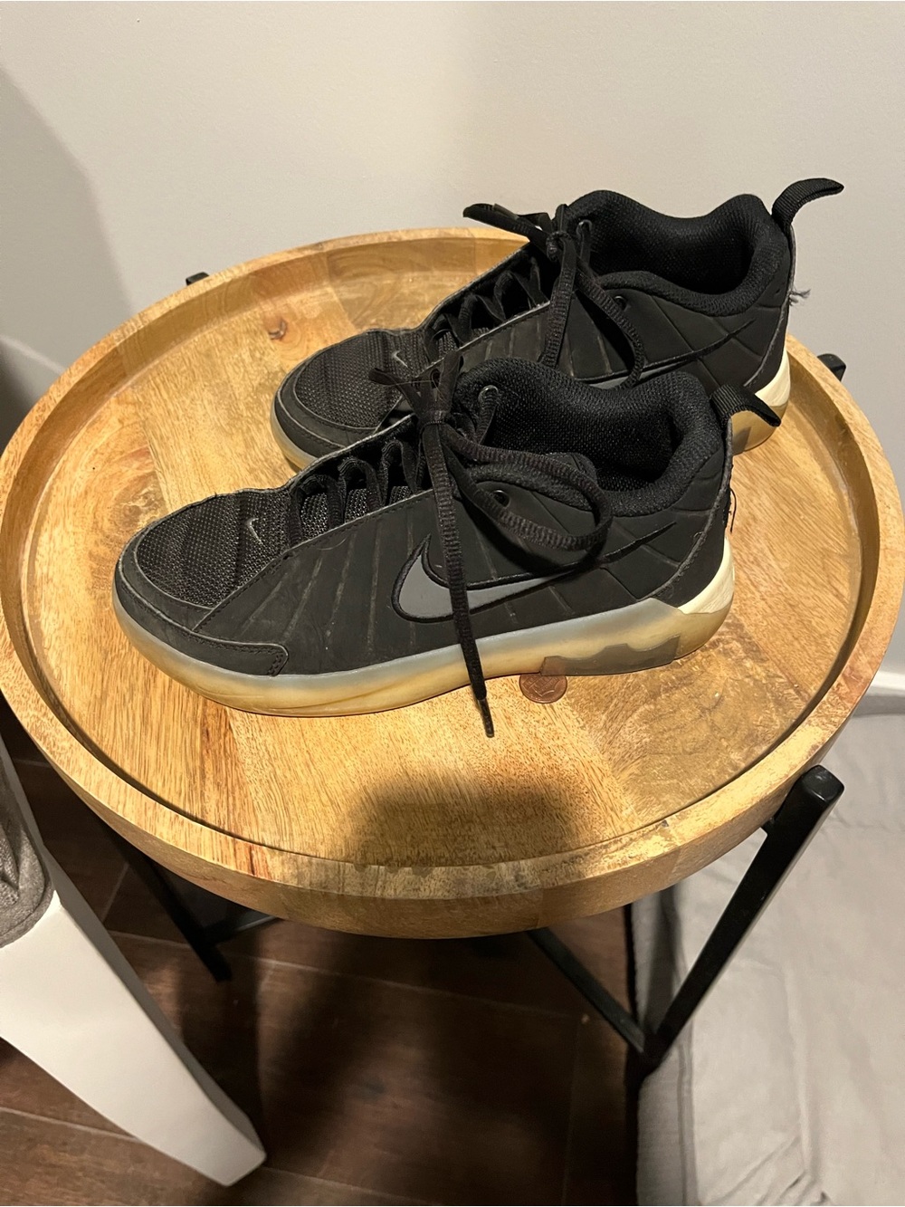 Nike LeBron Witness 9 basketball shoes Size 3Y